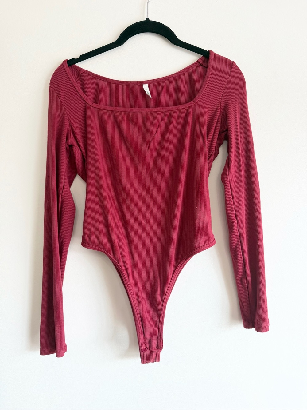 HALARA Ribbed Square Neck Longsleeve Bodysuit in Deep Raspberry M - Picture 2 of 5